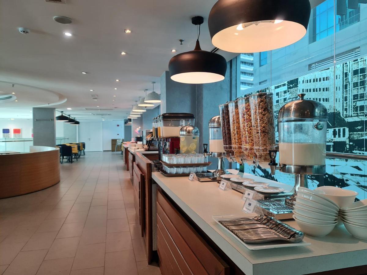 Holiday Inn Express & Suites Johor Bahru By Ihg Exterior foto
