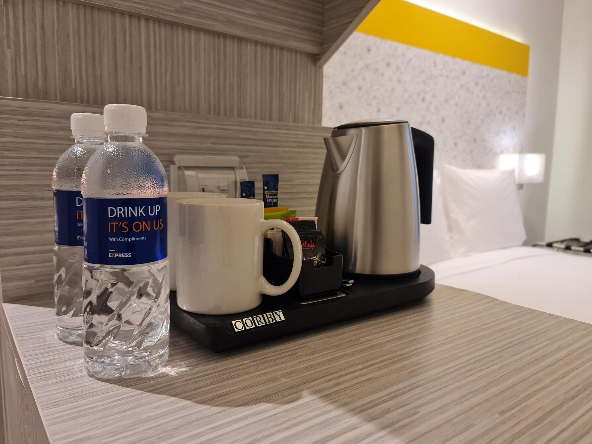 Holiday Inn Express & Suites Johor Bahru By Ihg Exterior foto