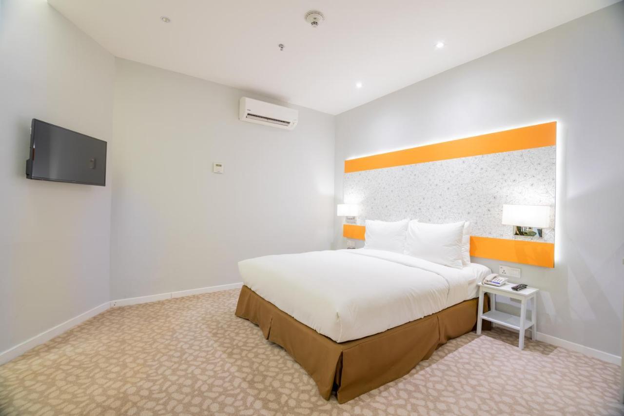 Holiday Inn Express & Suites Johor Bahru By Ihg Exterior foto