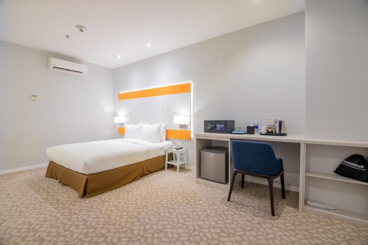 Holiday Inn Express & Suites Johor Bahru By Ihg Exterior foto