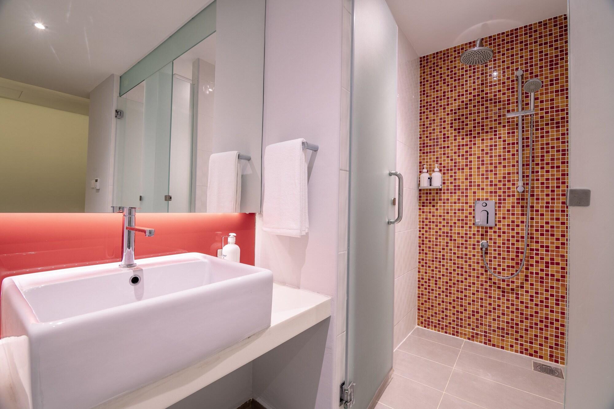 Holiday Inn Express & Suites Johor Bahru By Ihg Exterior foto